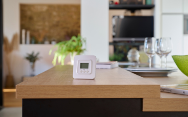 Thermostat d'ambiance, connecté ou programmable : comment se passe son  installation ?